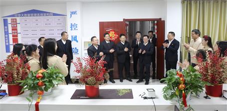 ������حұ����˾�쵼��ף���ľ�ͷ