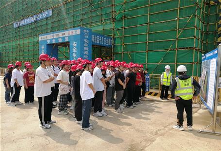 �����Ƽ���ѧʦ��80�����߽�ұ����˾��Ŀ��Ħѧϰ