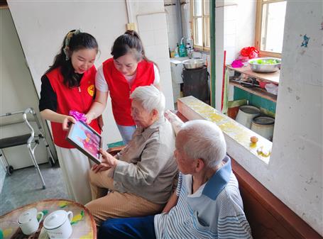 ��˾��ί���ϱ�ȸ������չ����סʱ�� ����΢Ц�����������˶�